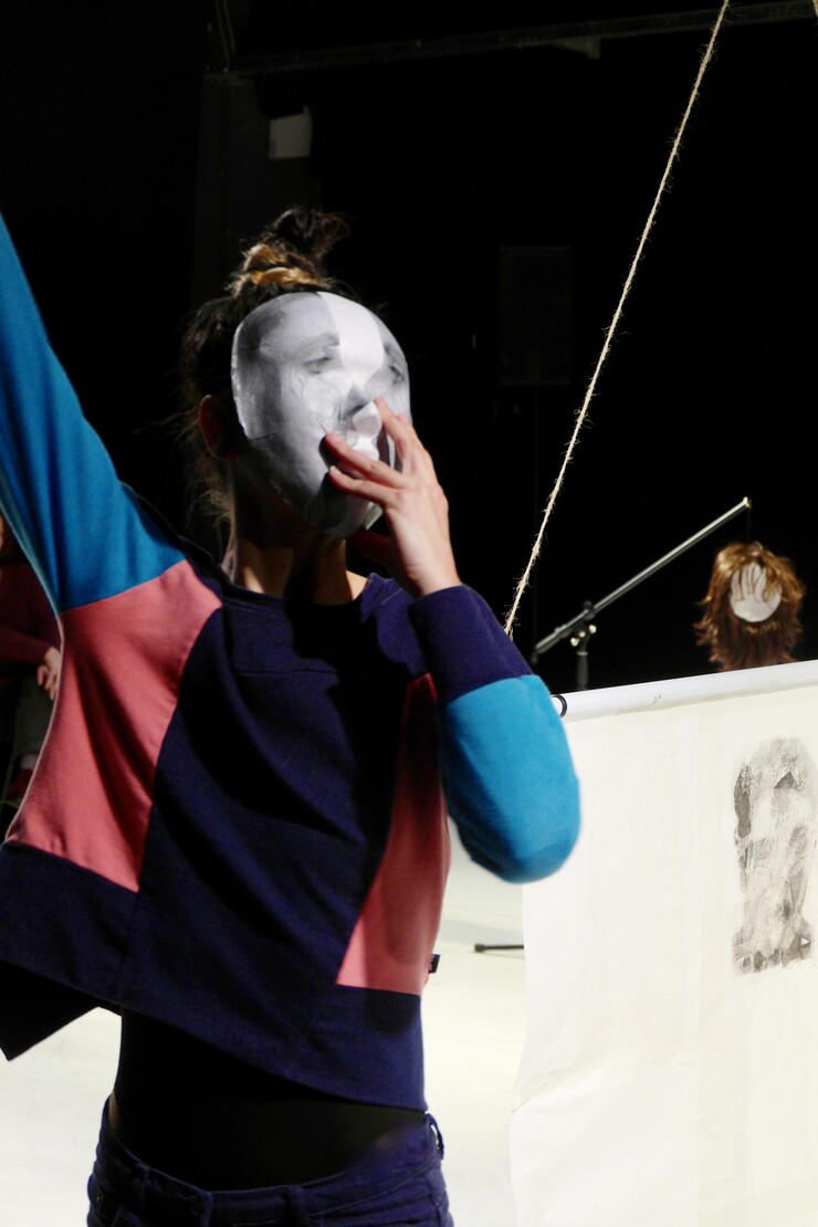 Antje Velsinger, „Let’s face it!“, studies of becoming_falling in and out of faces, Foto: Sophie Aigner
