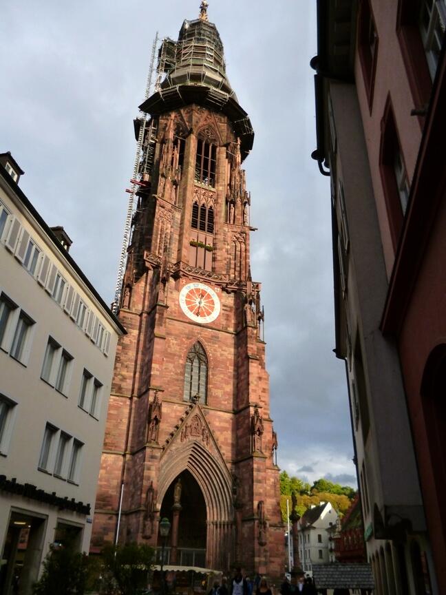 Das Freiburger Münster: Wahrzeichen der Stadt und zugleich Ausgangspunkt für die Diskussionen rund um Architektur, Bildkünste und Kunsthandwerk des europäischen Spätmittelalters © Foto: Rowena Fuß