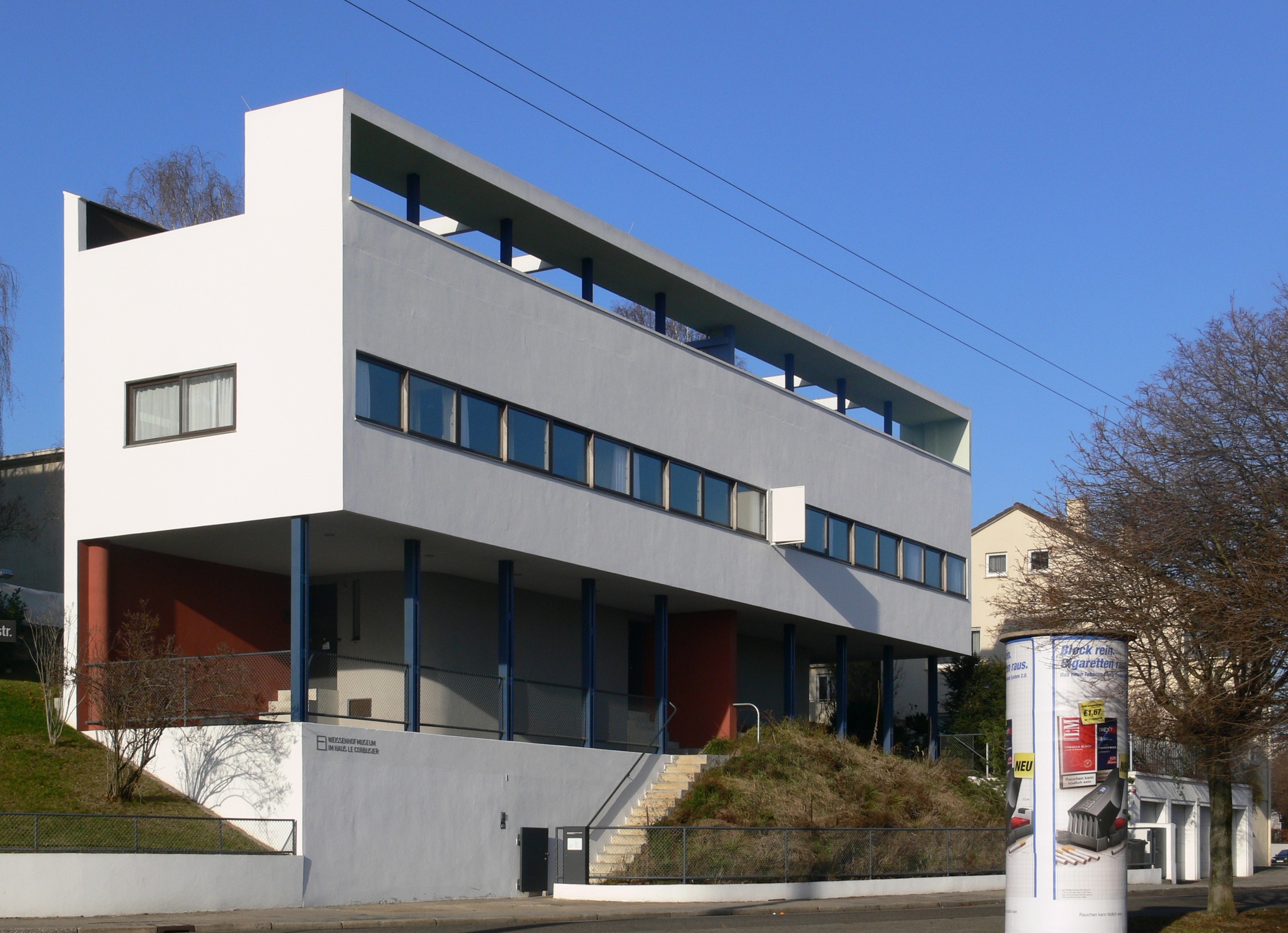 Eines der nun gelisteten Bauwerke: Das von Le Corbusier und Pierre Jeanneret entworfene Doppelhaus in der Stuttgarter Weißenhof-Siedlung.© Foto: Andreas Praefcke