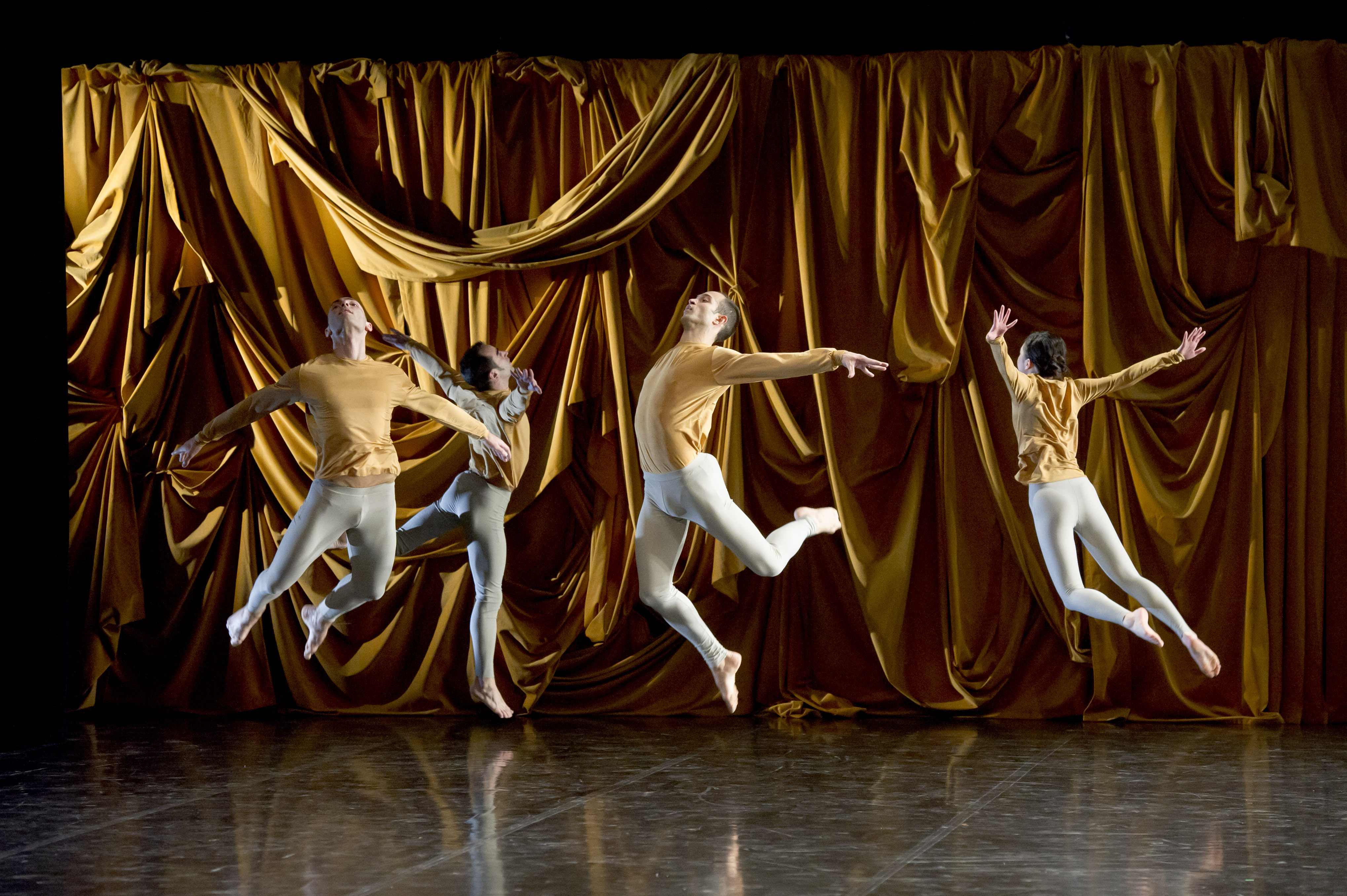 Merce Cunningham Centennial  CCN - Ballet de Lorraine "Sounddance" © Laurent Philippe   