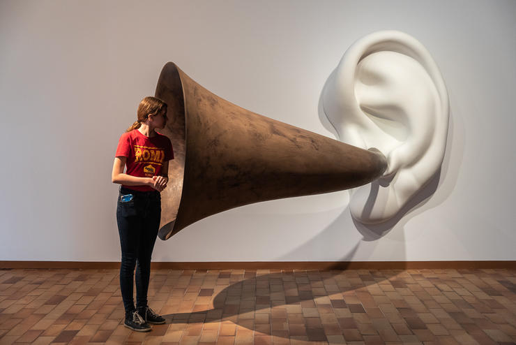 John Baldessari: Beethoven’s Trumpet (With Ear) Opus 133, 2007 © Fundació Joan Miró, Barcelona Foto Davide Camesasca