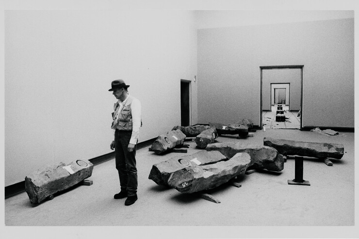 Barbara Klemm, „Joseph Beuys“, Hessisches Landesmuseum Darmstadt, 1984 © VG Bild-Kunst, Bonn 2023  © HLMD Hessisches Landesmuseum Darmstadt 2021; Foto: Barbara Klemm
